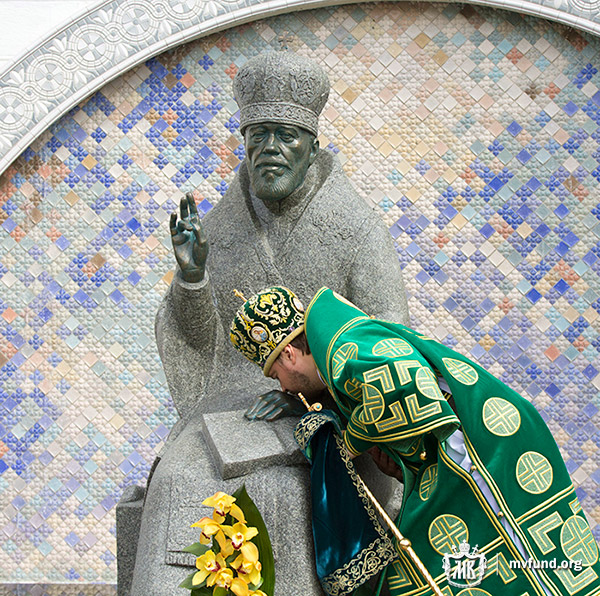 Пам'ятник Блаженнішому Митрополиту Володимиру у Києві