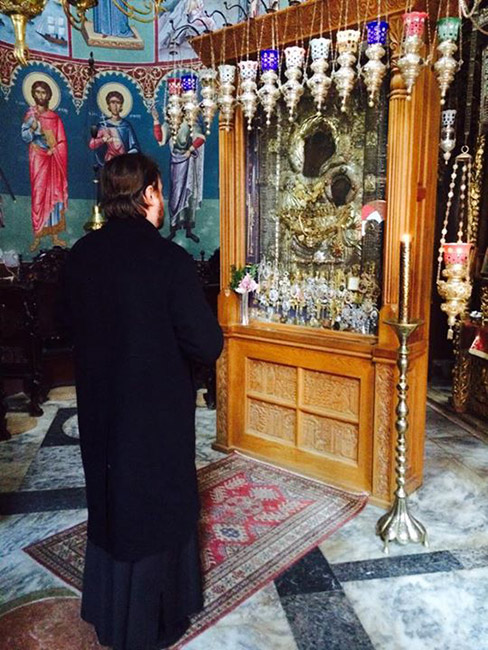 Духівник Фонду пам’яті Блаженнішого Митрополита Володимира помолився за мир в Україні біля афонських святинь