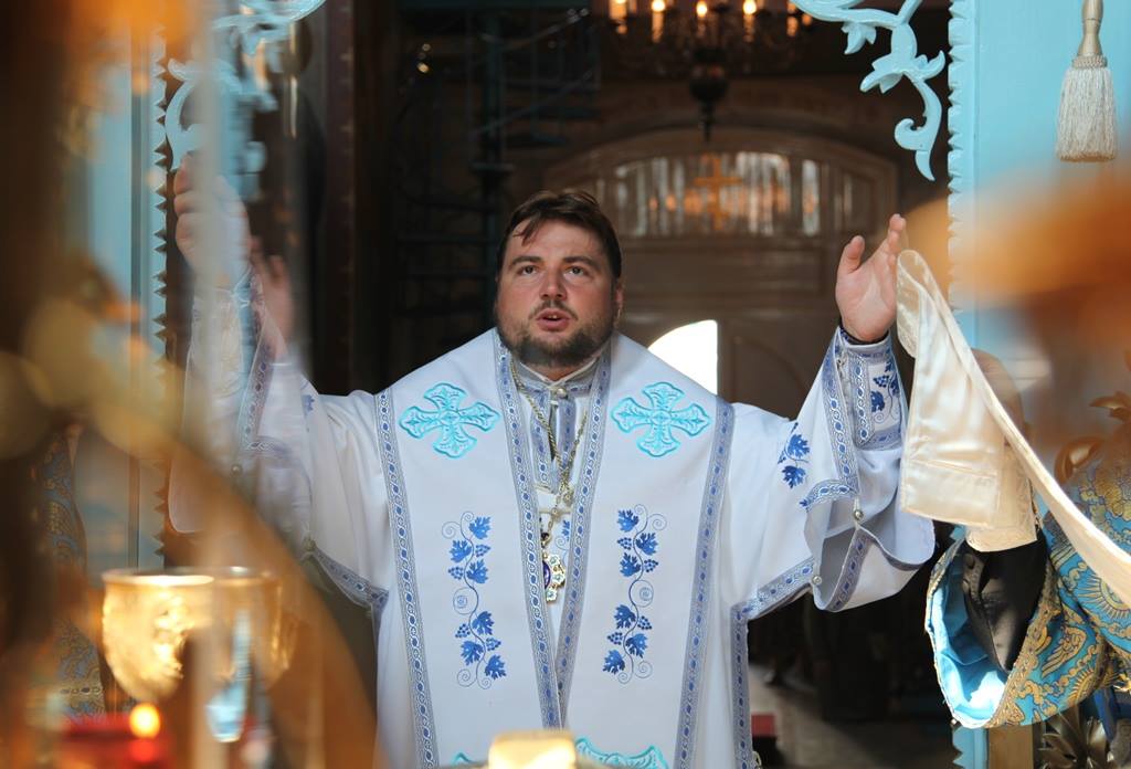 У річницю архієрейської хіротонії Митрполита Володимира духівник Фонду відслужив заупокійне богослужіння у могили спочилого Первосвятителя 