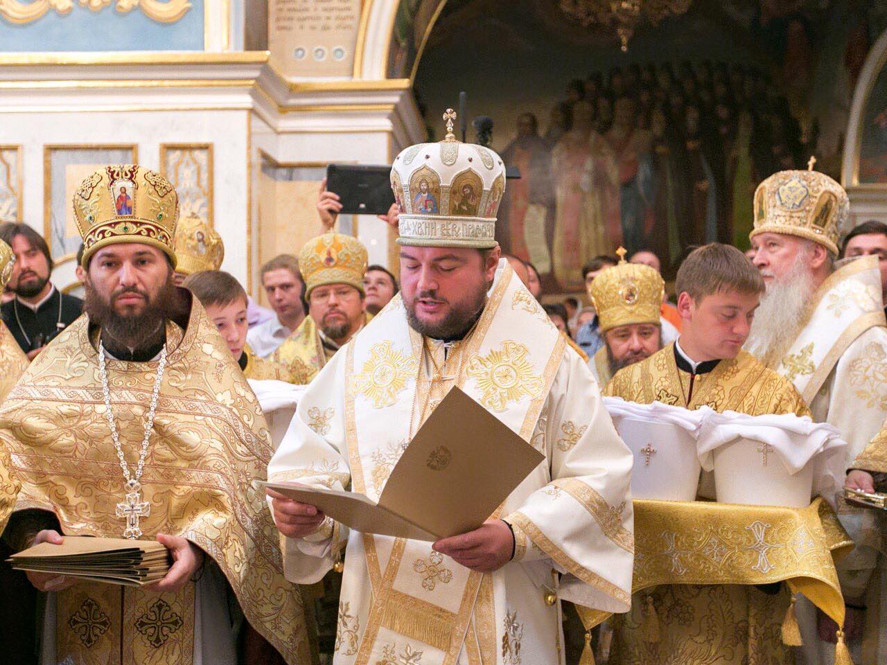 Архієреї, котрі отримали богослужбові нагороди у річницю інтронізації Предстоятеля УПЦ, помолилися на могилі Блаженнішого Митрополита Володимира