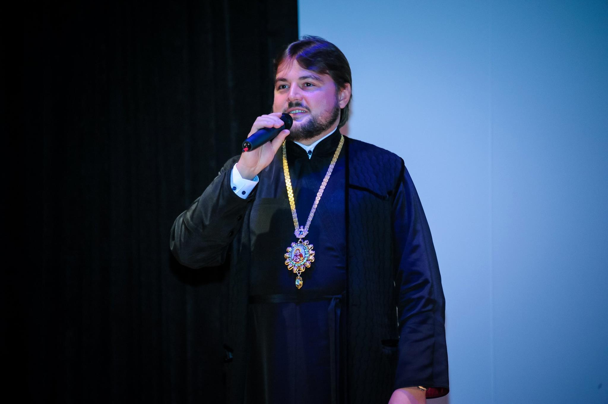  Духівник Фонду благословив відкриття VІІ  Всеукраїнського фестивалю-конкурсу «Сонце ЗА нас!»