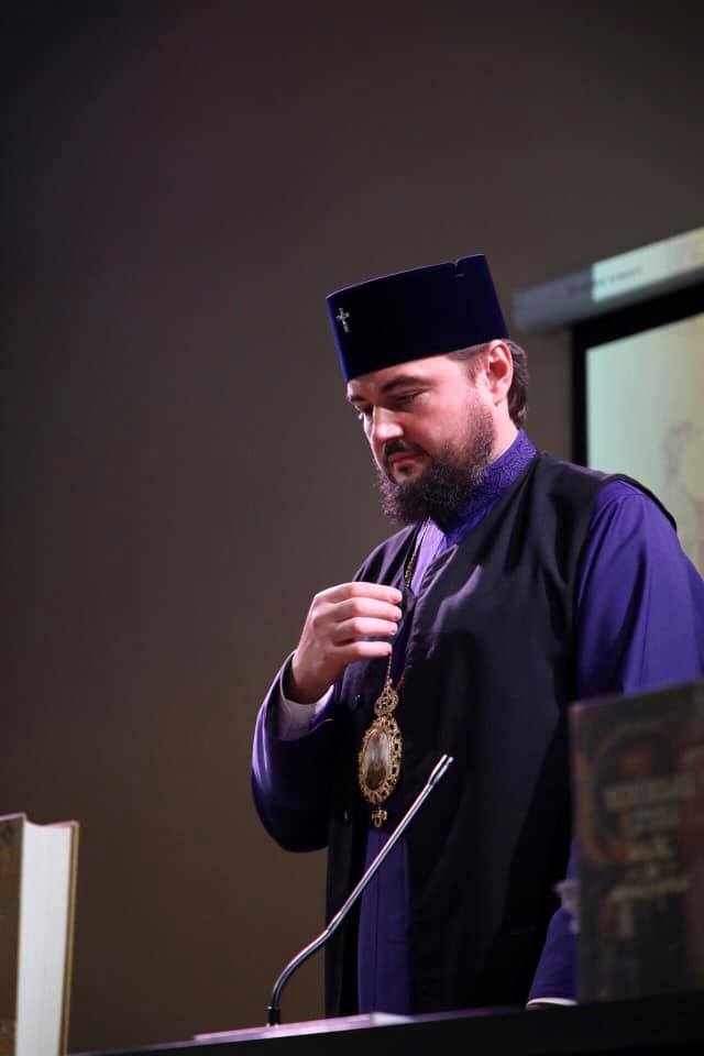 Митрополит Олександр передав бібліотеці Волинської православної богословської академії факсимільне видання Пересопницького Євангелія