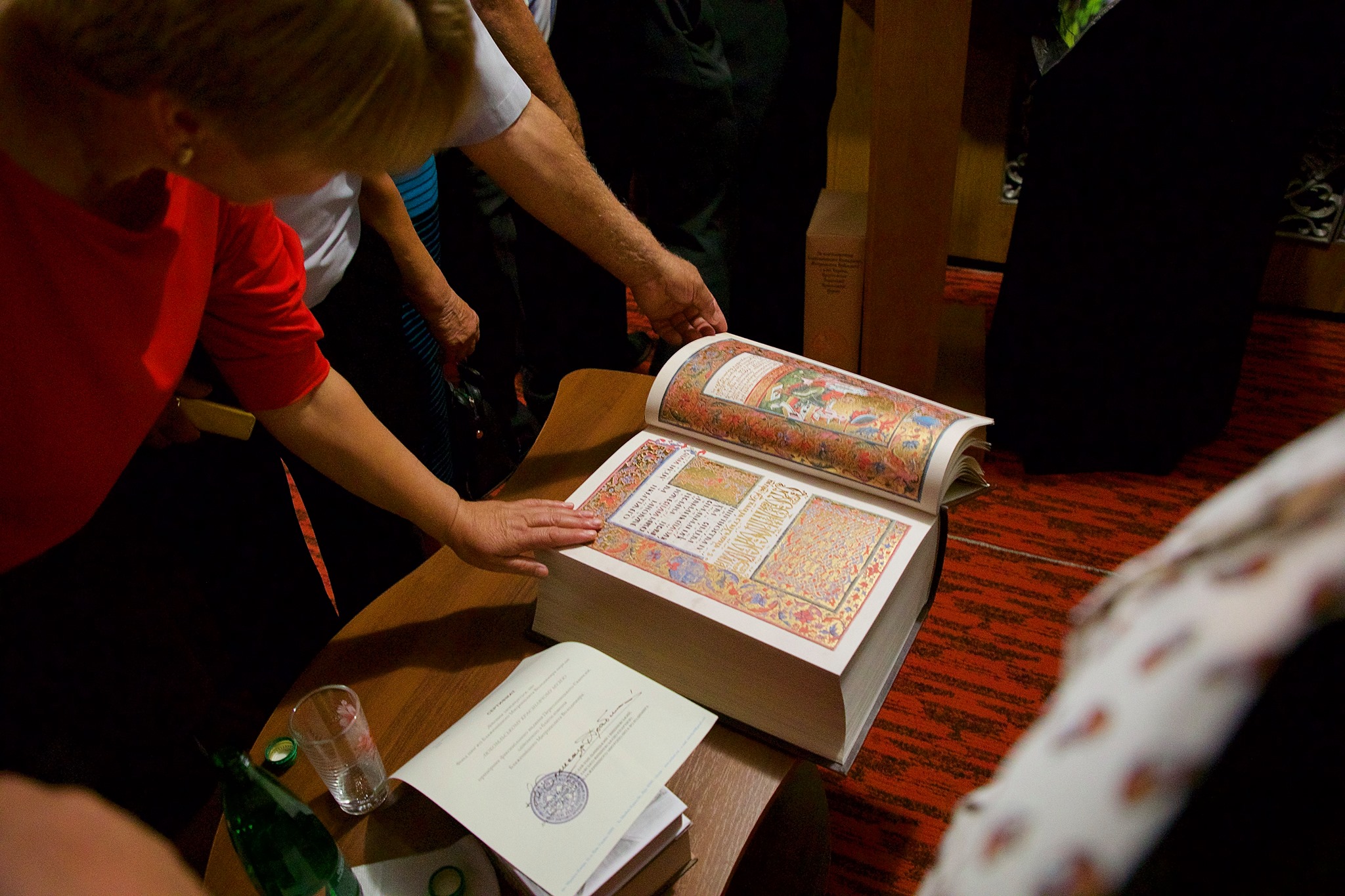 Духівник Фонду передав примірник факсимілє Пересопницького євангелія до Любомльського краєзнавчого музею